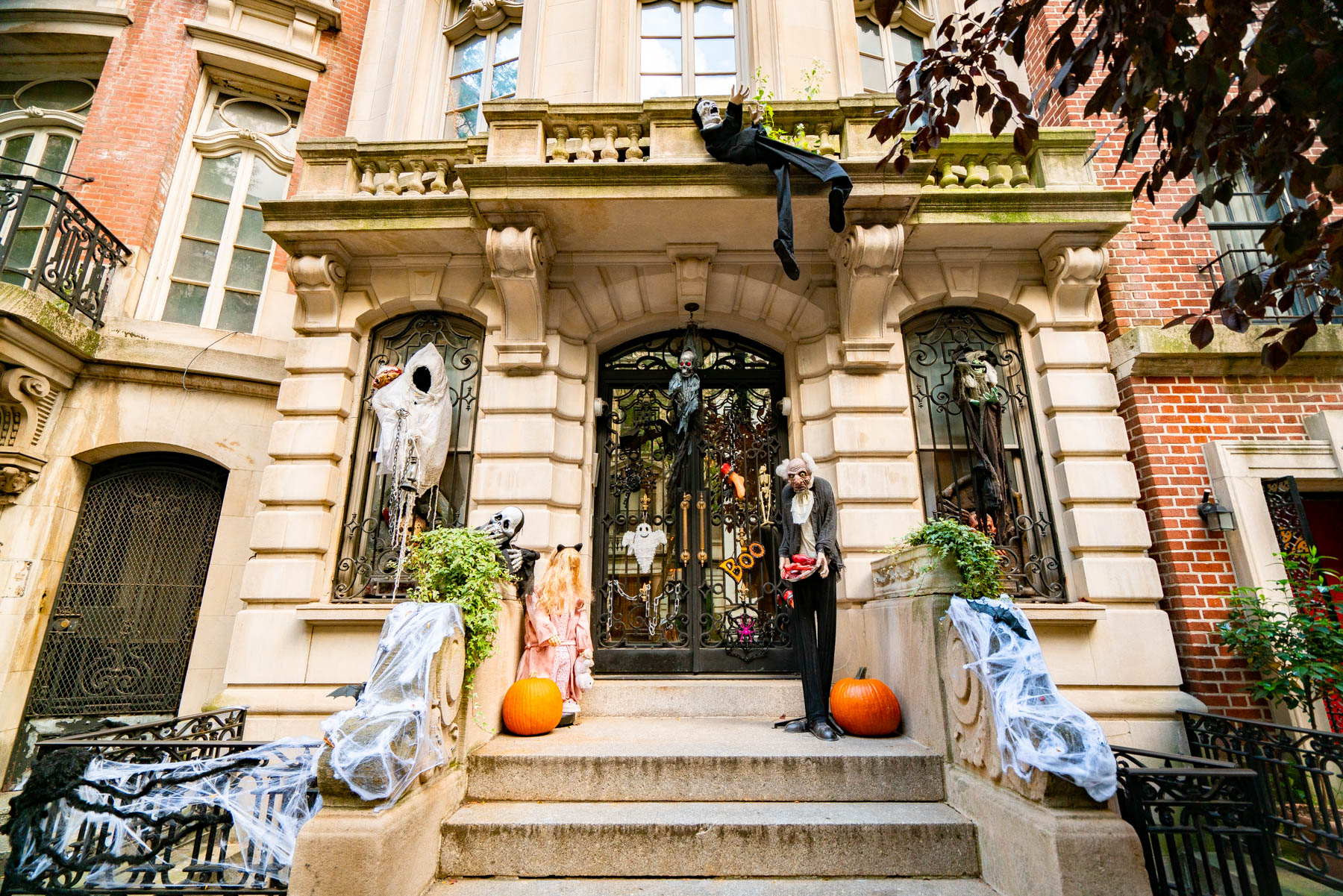 Things to do for Halloween in New York City, Halloween Decorations
