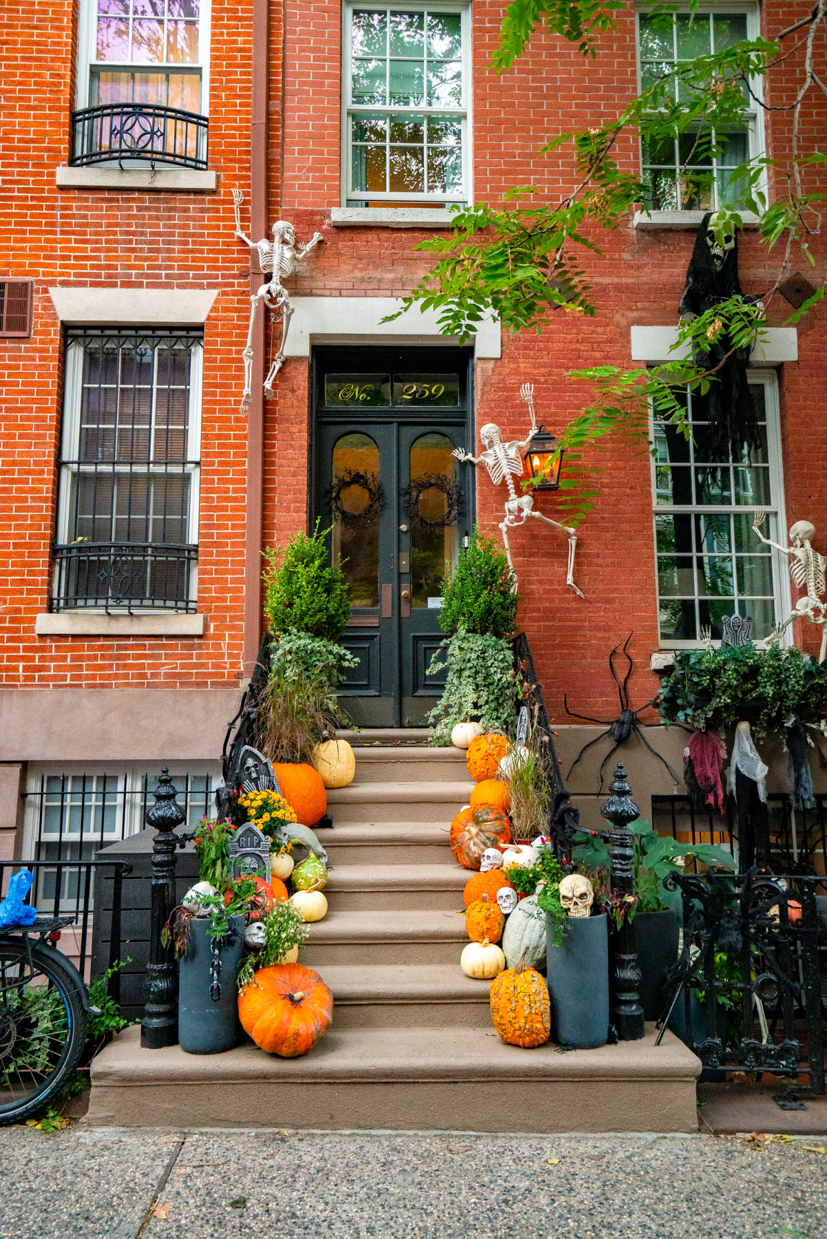 How to celebrate Halloween in NYC, Halloween Decorations