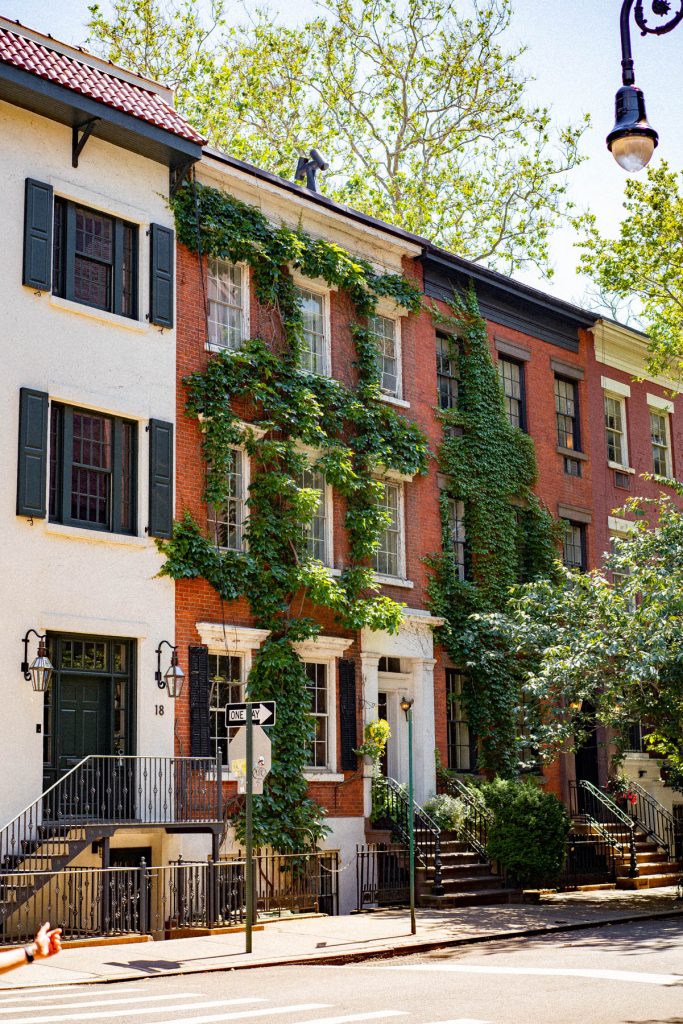 10 BEST Neighborhoods in Manhattan (First Time Visitors Guide!)