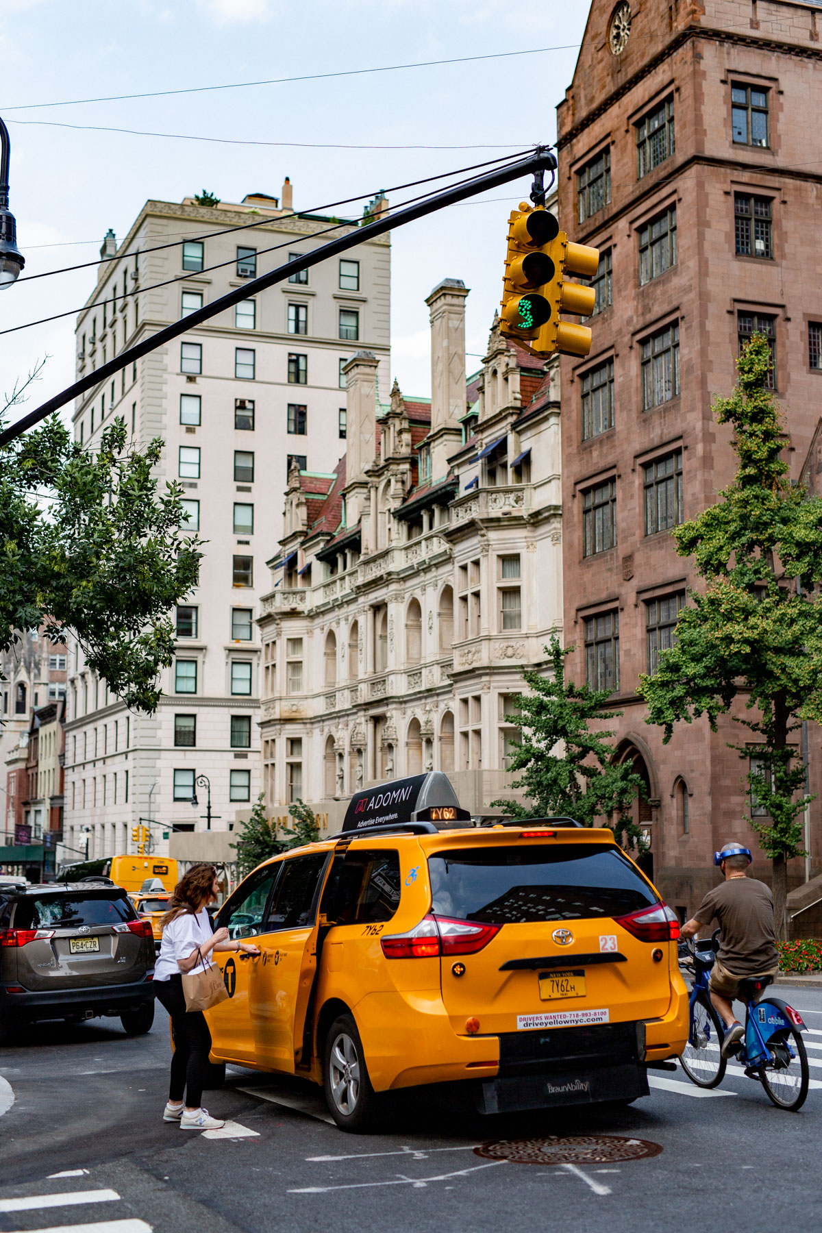 Tips for hailing a taxi in New York City