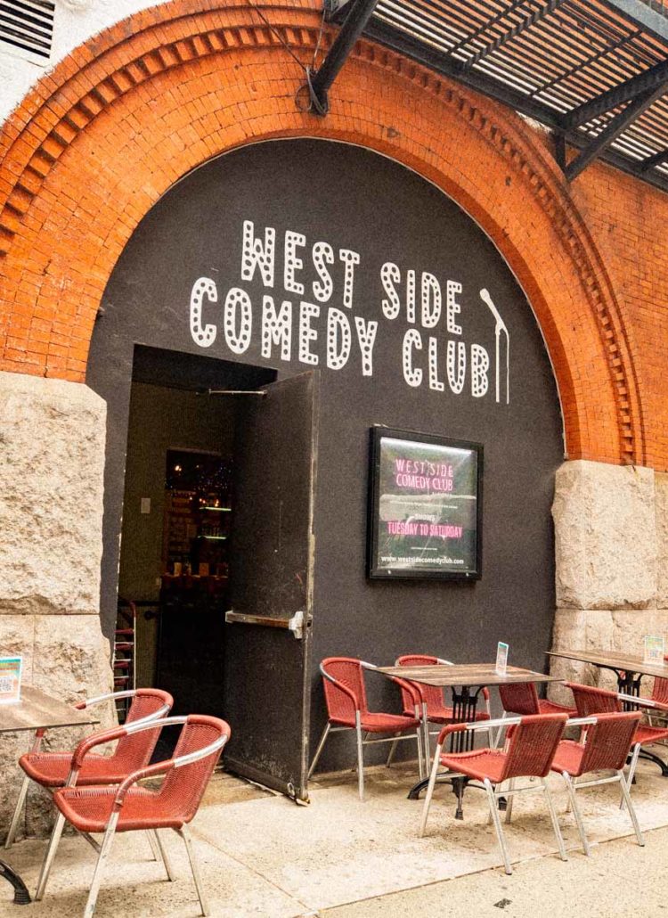 15 Thrilling Comedy Clubs in New York City (Ranked by Locals!)