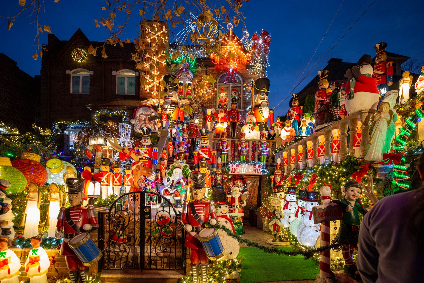 Dyker Heights Christmas Lights
free things to do during Christmas in New York City