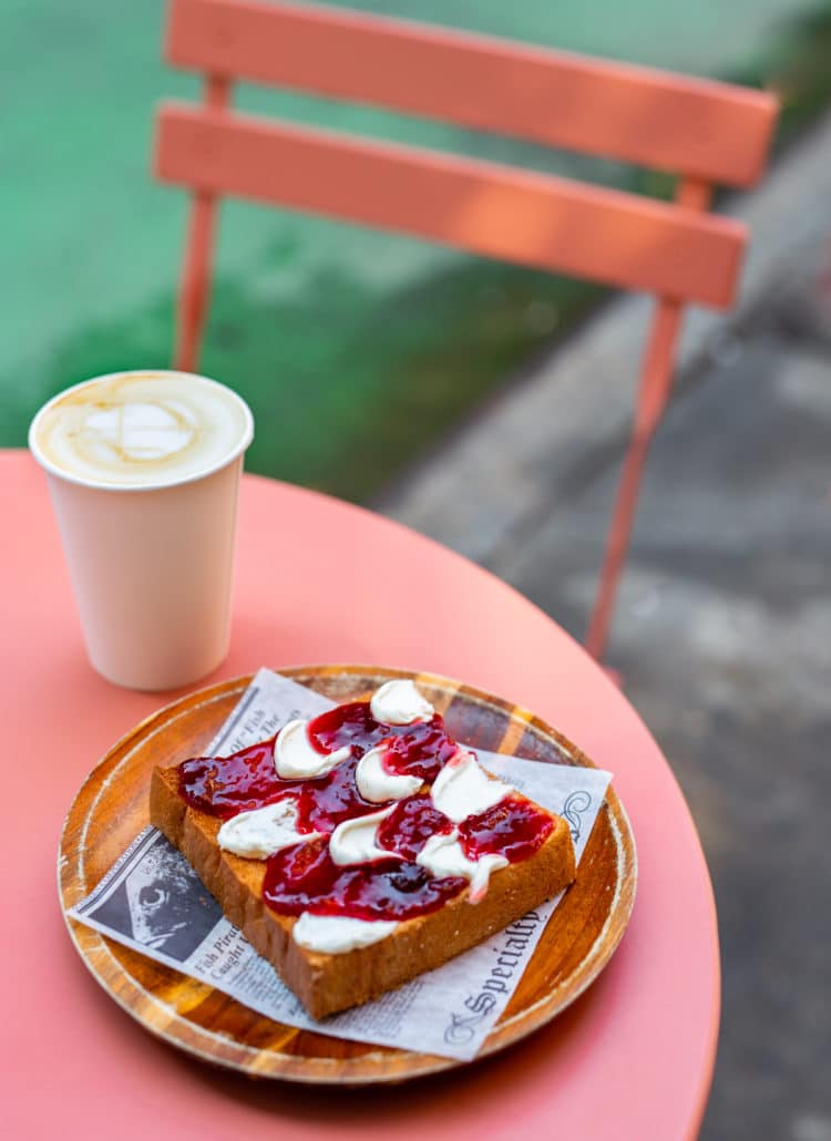 Davelle toast and coffee on outdoor table, best coffee shops Lower East Side