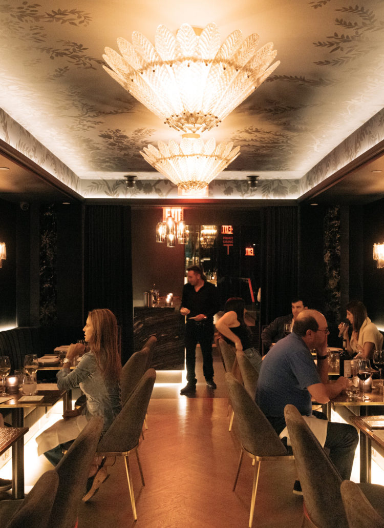 12 Epic Happy Hour Spots on the Upper East Side (That’ll Satisfy!)