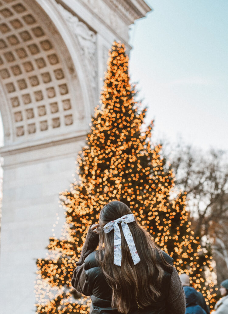 10 EPIC NYC Christmas Photo Spots (Perfect For Instagram!)