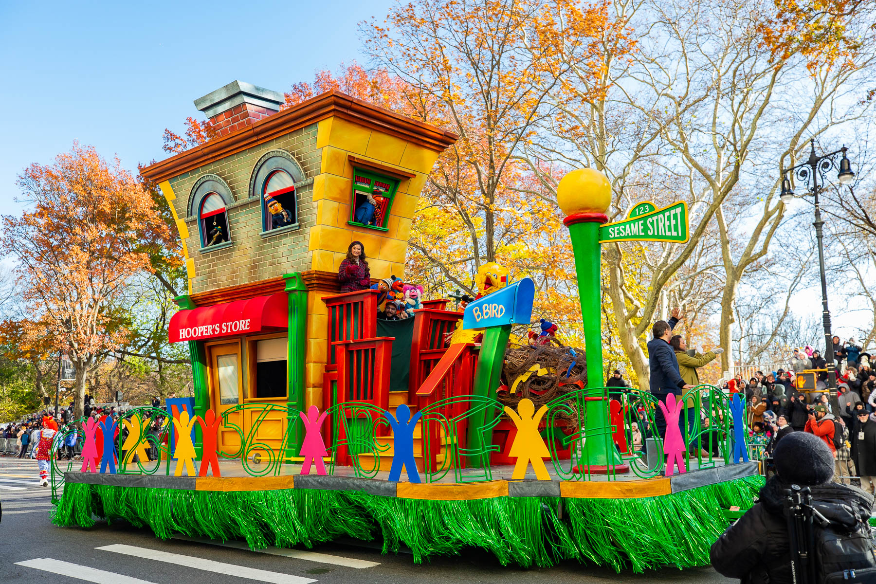 Macy's Thanksgiving Day Parade 2023 Sesame Street Ashley Park