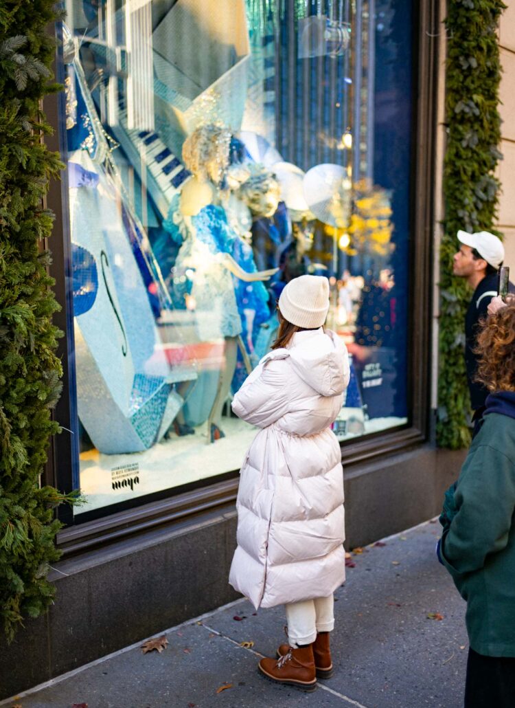 10 Wonderful Window Displays in New York City (Local’s Guide)