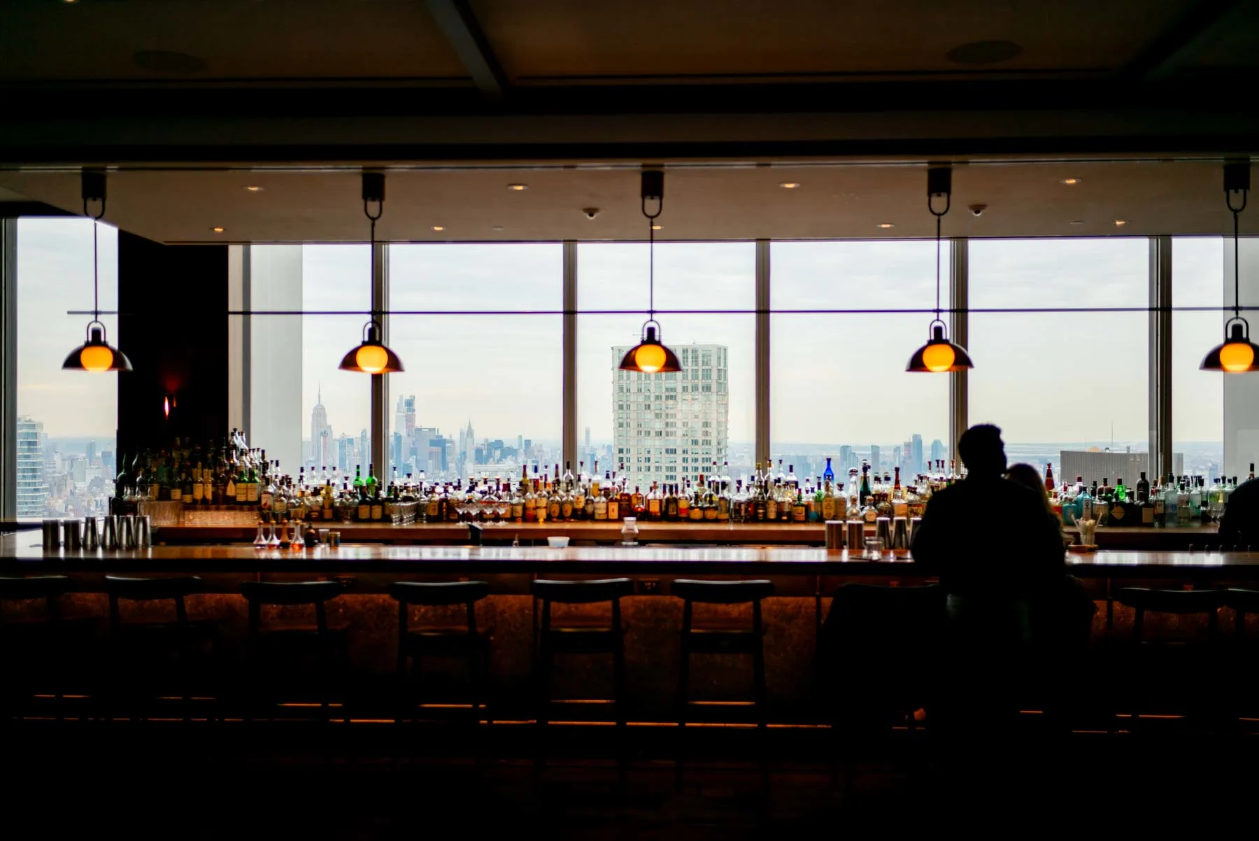 manhatta bar views, scotch whisky nyc, nyc whisky bars, skyline views of Manhattan 