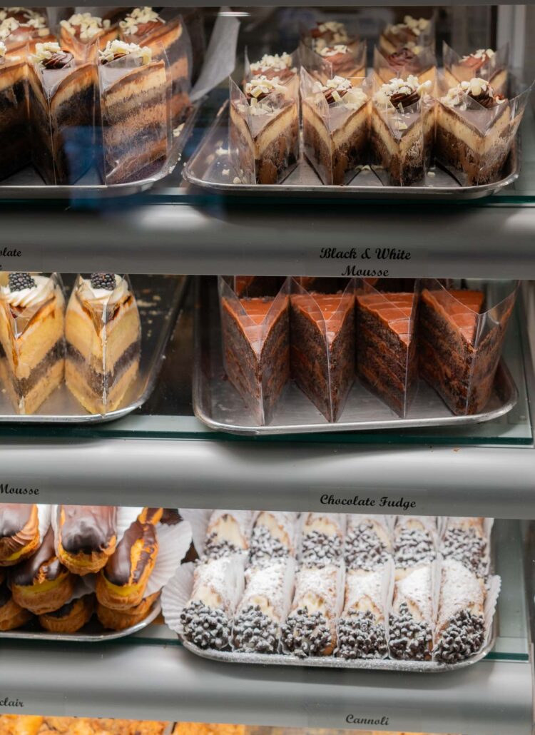 15 Wonderful Bakeries in Williamsburg, Brooklyn (Local’s Love)