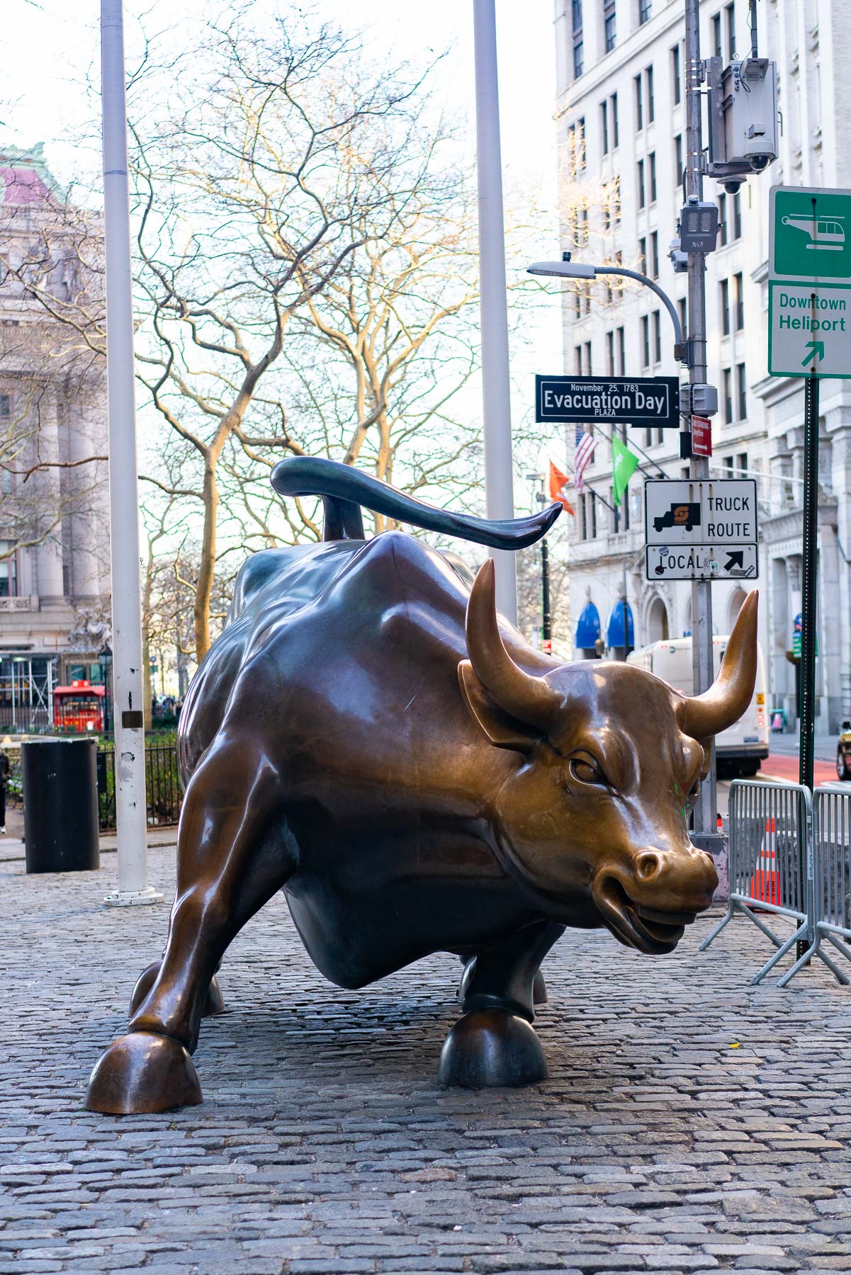 The Charging Bull statue in the Financial District, FiDi guide